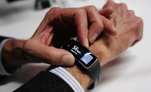 Le Samsung Gear Fit possède un écran incurvé Amoled.